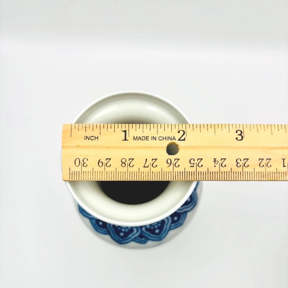 Chinese Blue and White Porcelain Vase With Dragon Design 8" - Picture 13 of 14